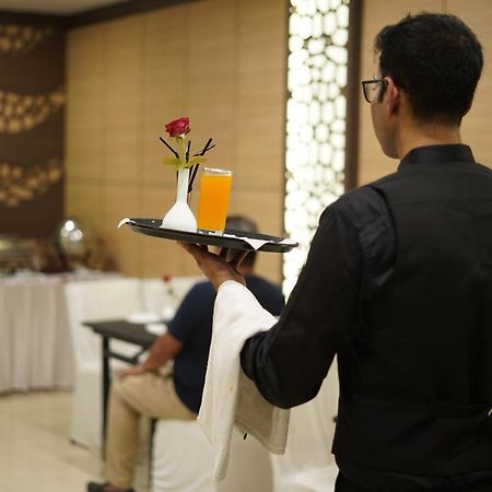 Hotel Emirates Kolkata Ngoại thất bức ảnh