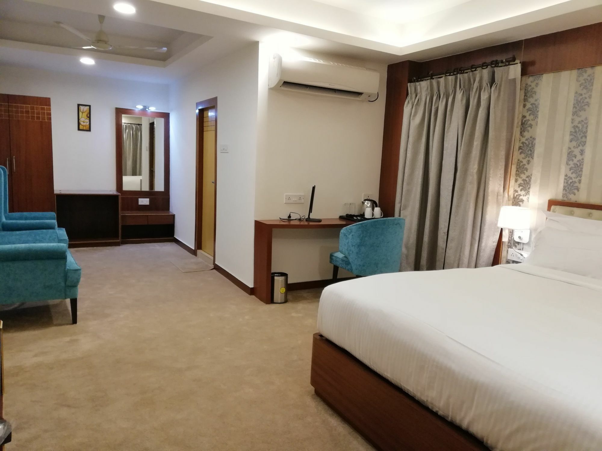 Hotel Emirates Kolkata Ngoại thất bức ảnh